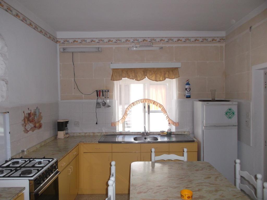 Ta' Karmni Apartment Marsalforn Стая снимка